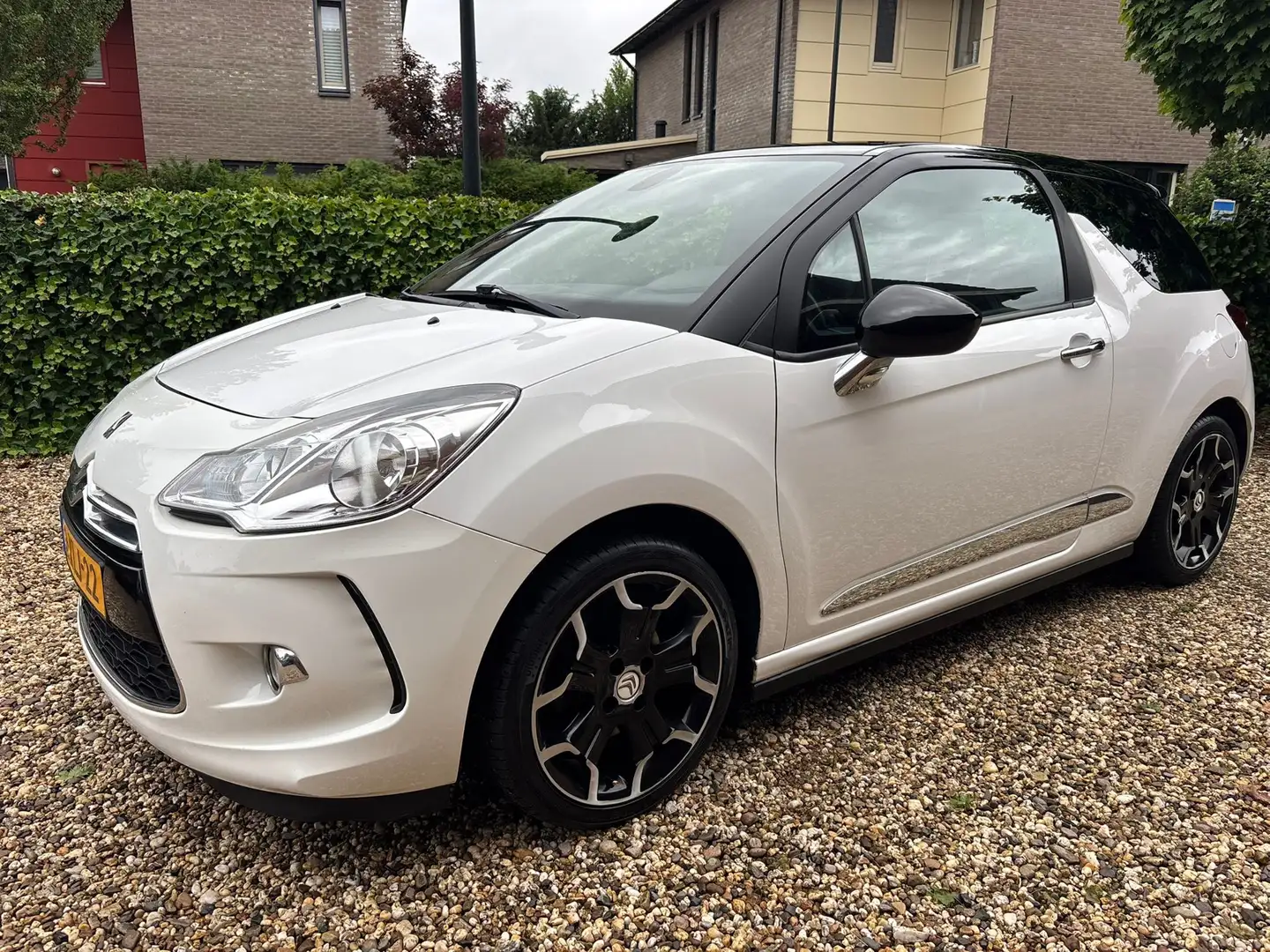 Citroen DS3 1.6 THP Sport Chic Wit - 1
