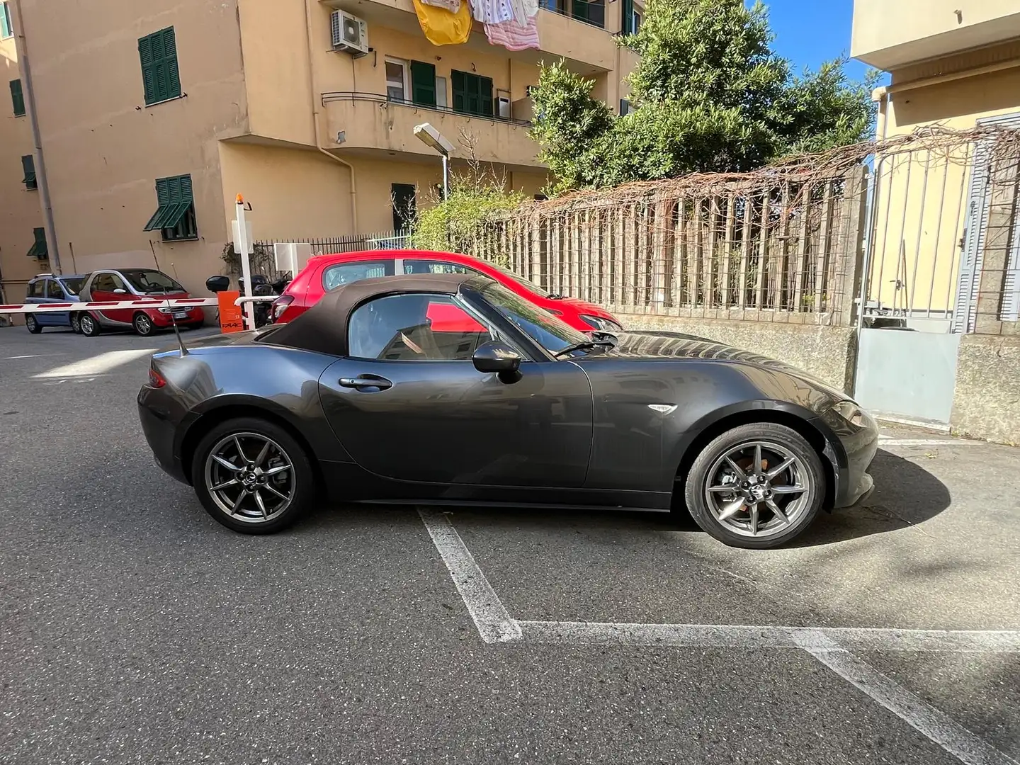 Mazda MX-5 MX-5 1.5L Skyactiv-G Homura (97 kw Grau - 2