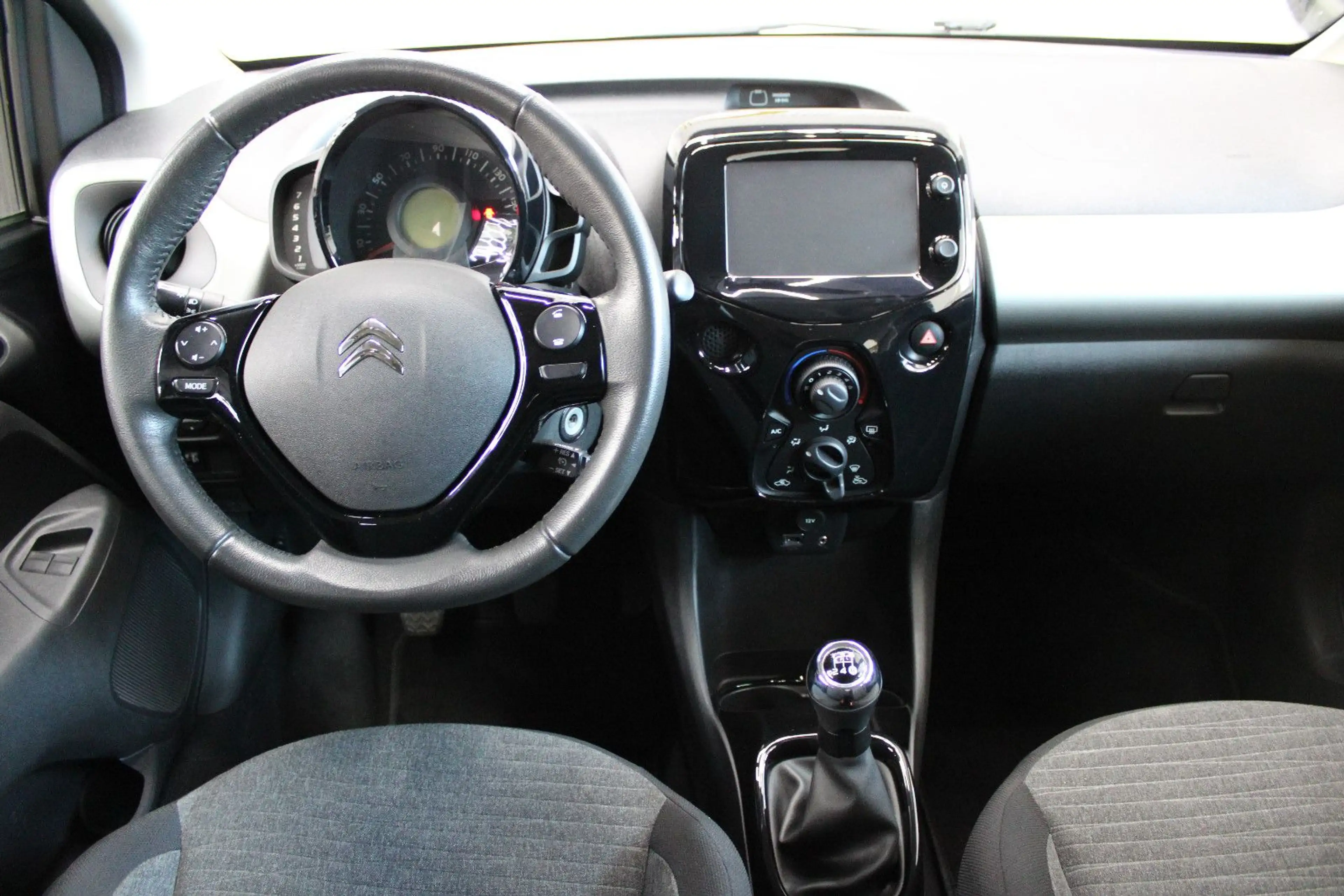 Citroen C1 Shine+SHZ+KLIMA+8FACH+TEMP+ — photo 11