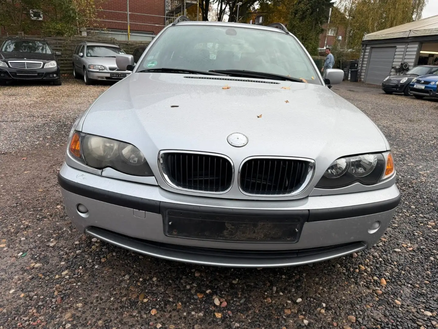 BMW 318 i touring Silber - 2