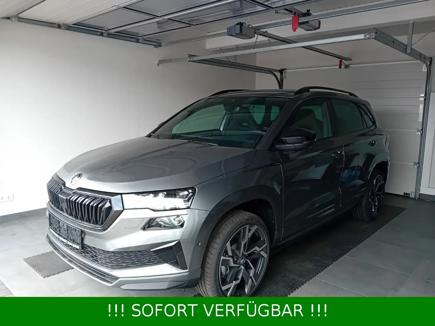 Skoda Karoq 1.5TSI DSG Sportline 19"**AHK*NAV*CANTON, Grijs - 1