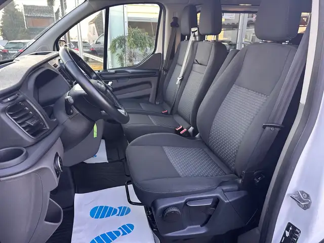 Ford Tourneo Custom view 7