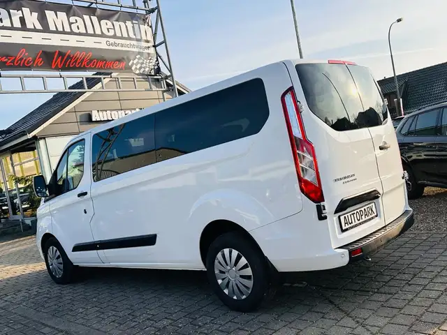 Ford Tourneo Custom view 4