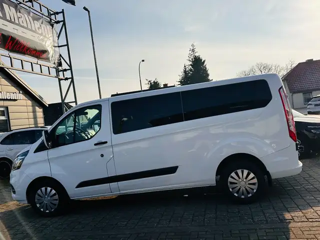 Ford Tourneo Custom view 3