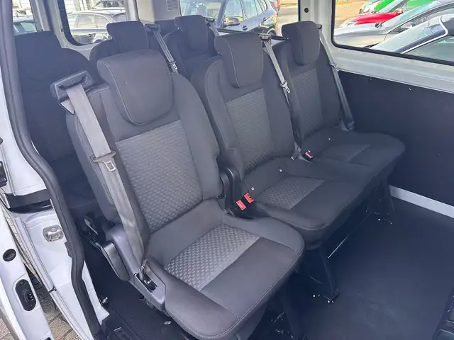 Ford Tourneo Custom view 9
