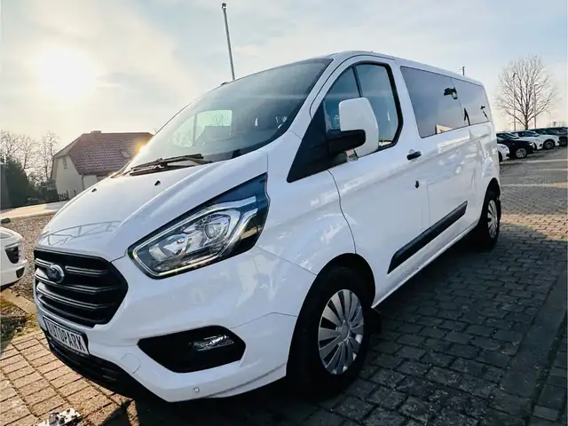 Ford Tourneo Custom view 2
