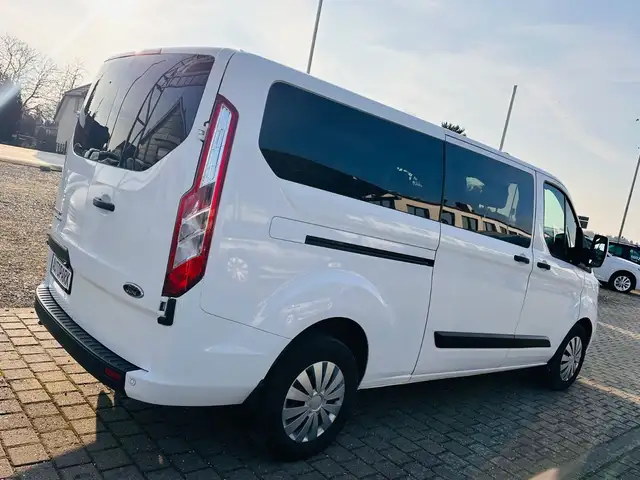 Ford Tourneo Custom view 5