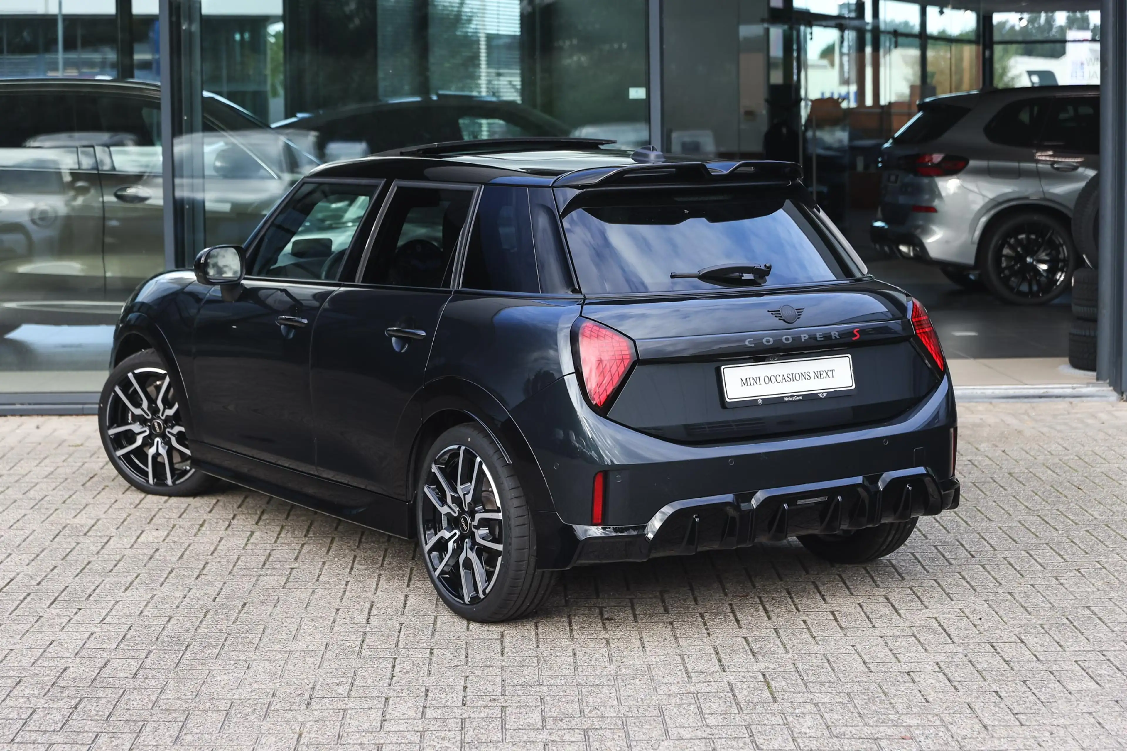 MINI Cooper S Hatchback Automaat / JCW / Pakket XL / 18" John Co — photo 2