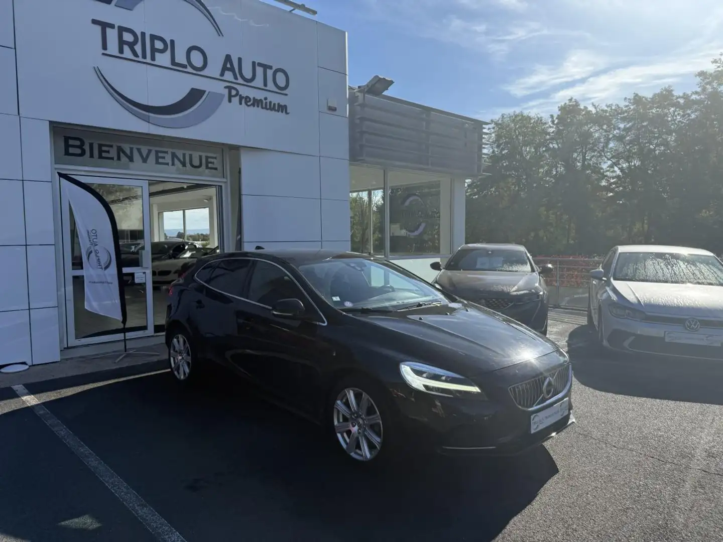 Volvo V40 T3 - 152 - BVA Geartronic Inscription - RADAR AR + GPS Schwarz - 1