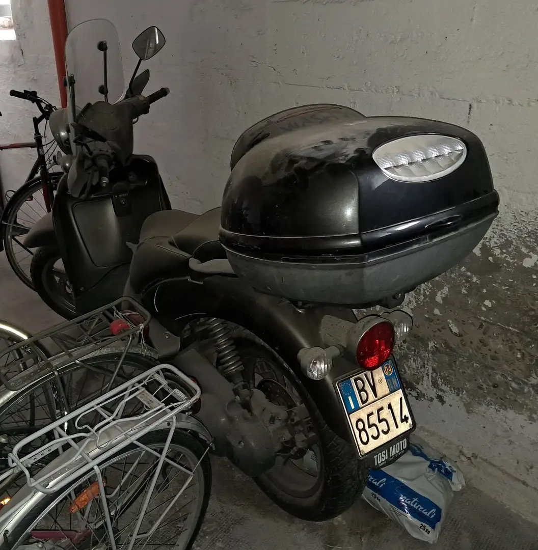 Aprilia Scarabeo Bauletto, parabrezza e caschi Gri - 1