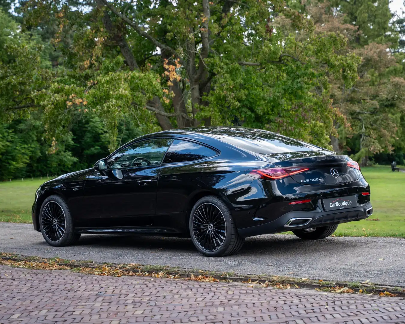 Mercedes-Benz CLE 300 Coupé e AMG Line I Pano IBurmester I 360 I Nightpa Zwart - 2
