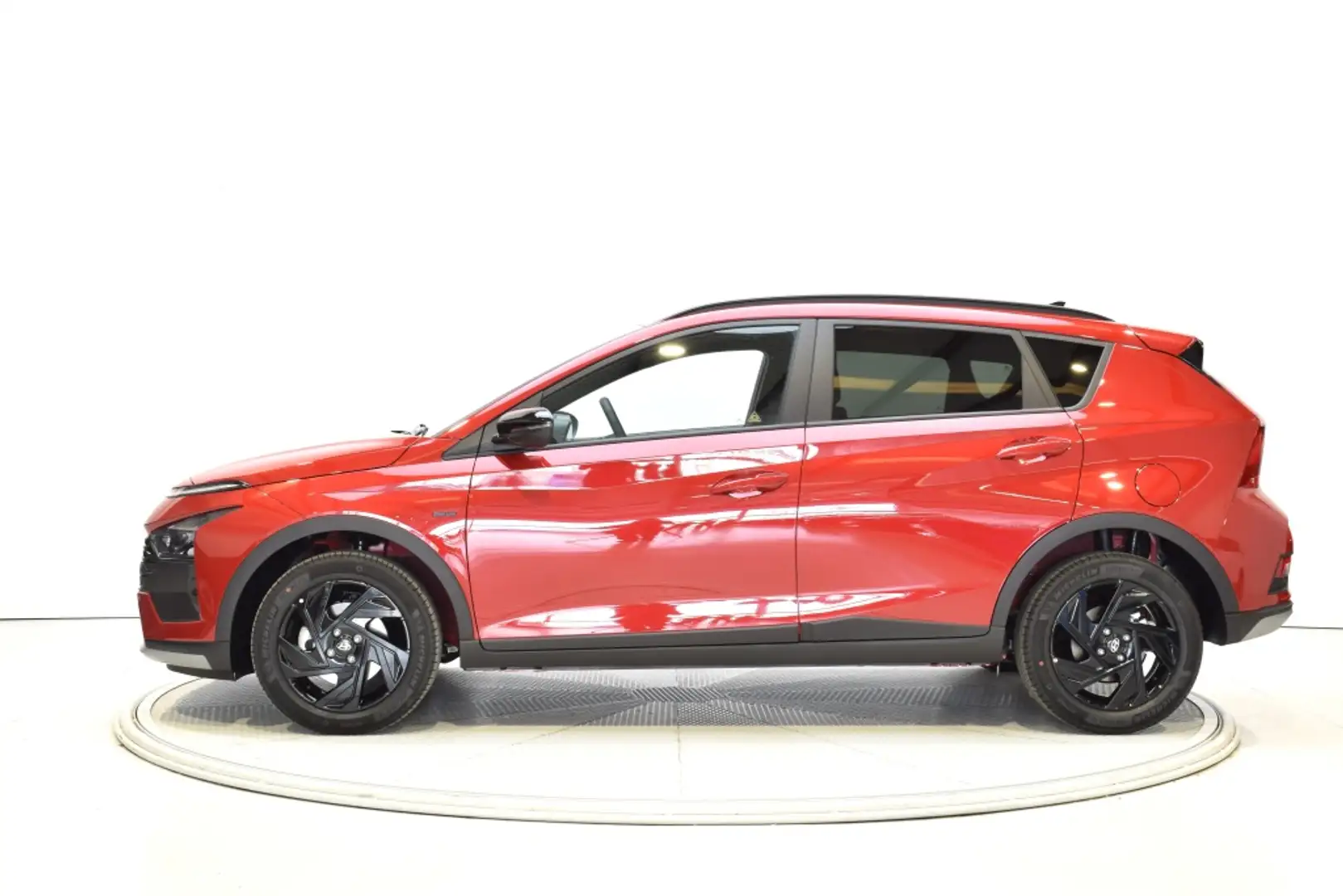 Hyundai BAYON 1.0T 90 Black Line Rojo - 2