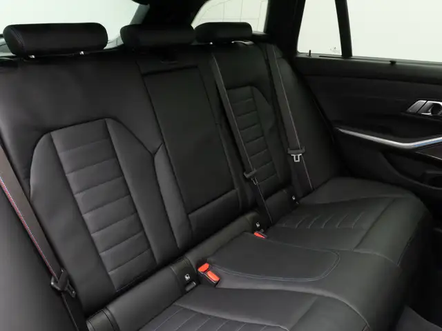 BMW 3 Series view 30