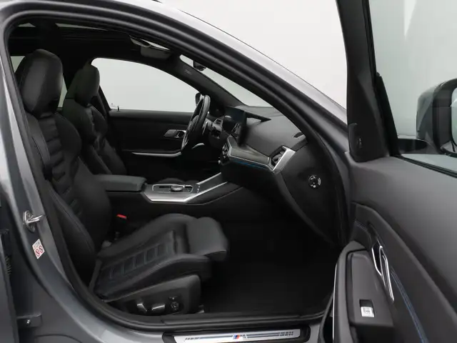 BMW 3 Series view 25