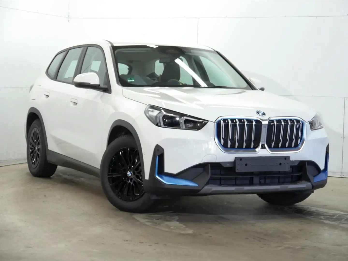 BMW iX1 xDrive 30 HeadUp 360°Kam Adapt.LED Driving Bianco - 2