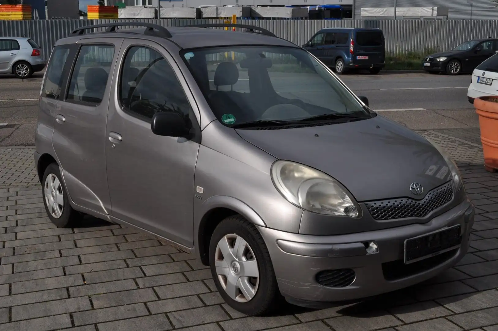 Toyota Yaris Verso 1.3  * AUTOMATIC * Motor laut Grau - 1