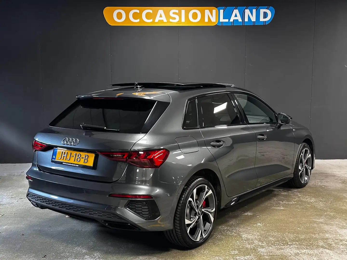 Audi A3 Sportback 45 TFSI e S edition Competition|PANO|CAM Gris - 2