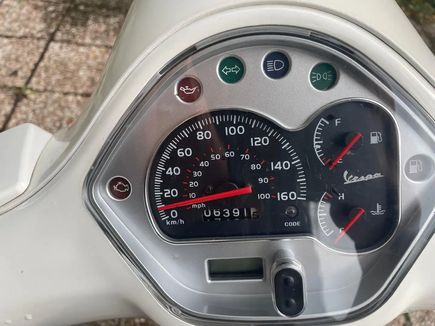 Vespa GTS Super 125 ie Fehér - 2