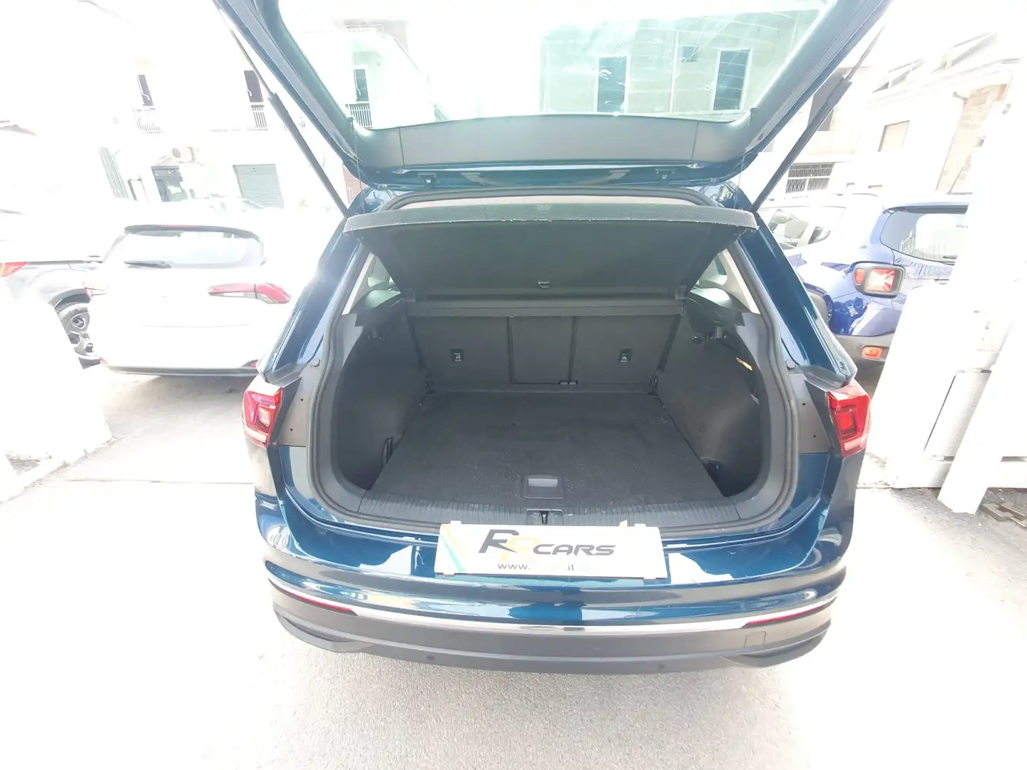 Volkswagen Tiguan Tiguan II 2021 2.0 tdi Life 150cv dsg Blu/Azzurro - 2