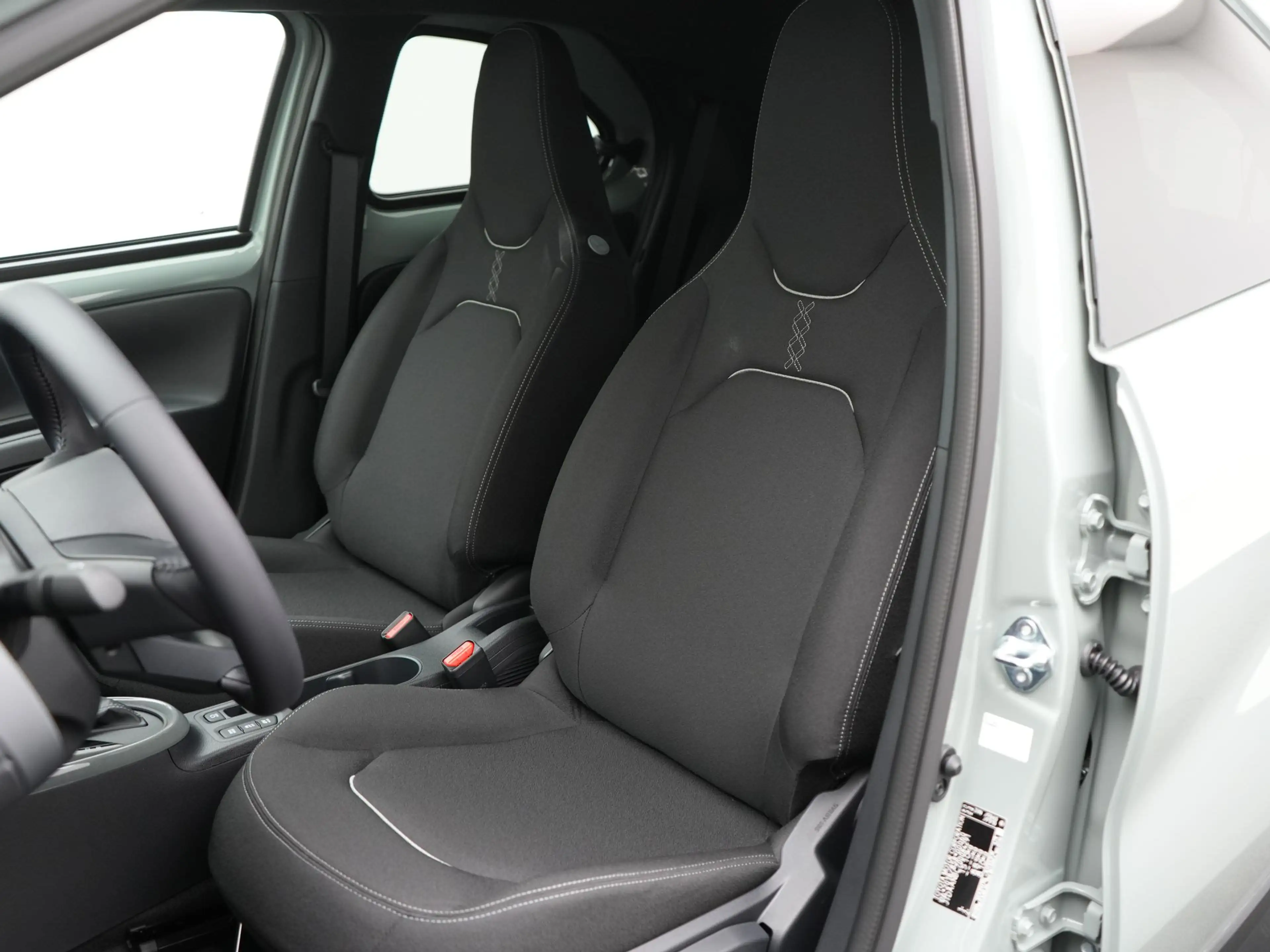 Toyota Aygo X Hybrid 115 pulse ||NU met € 1.500,- korting|| — photo 11