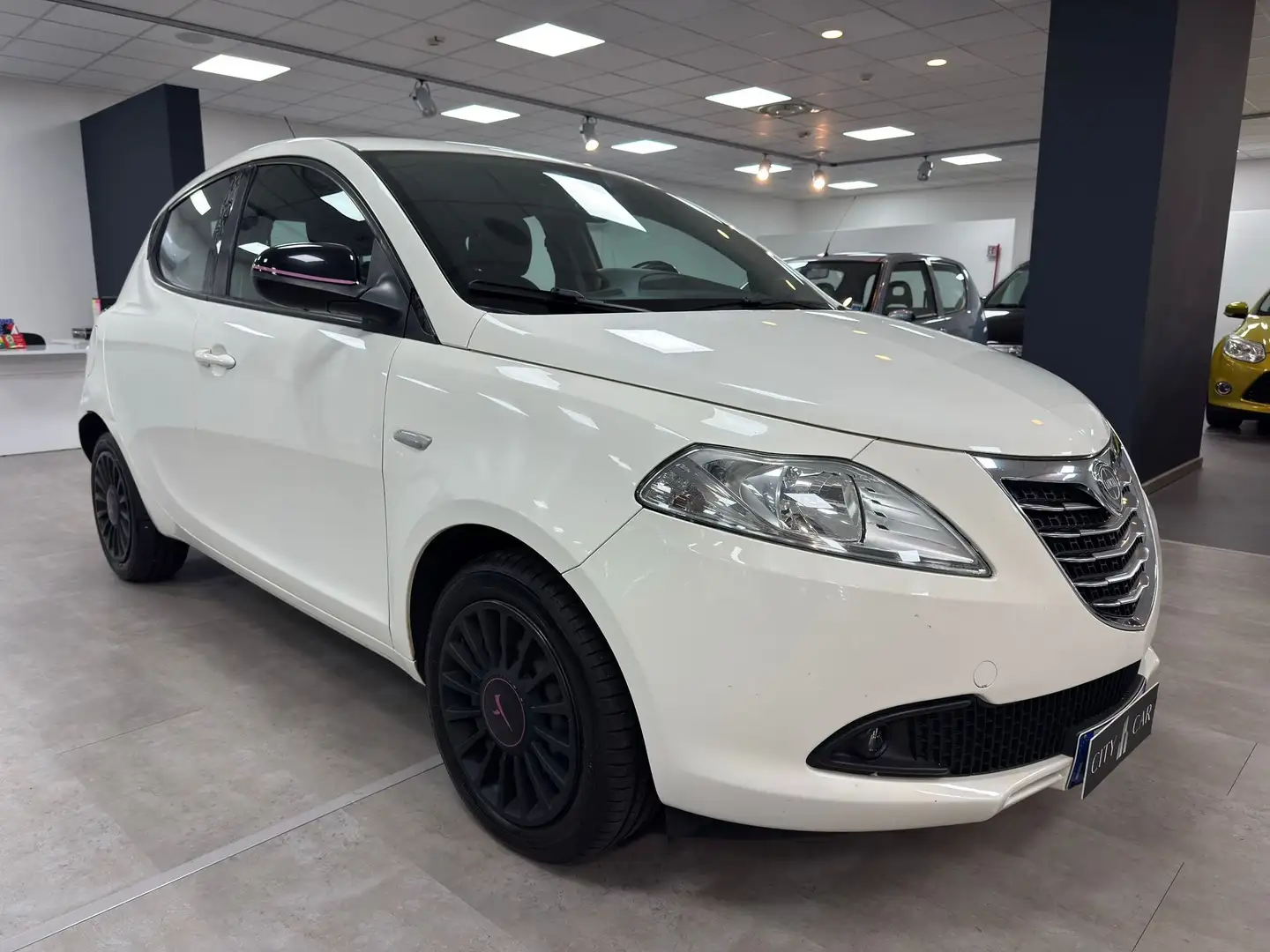 Lancia Ypsilon 1.3 mjt Platinum s Weiß - 1