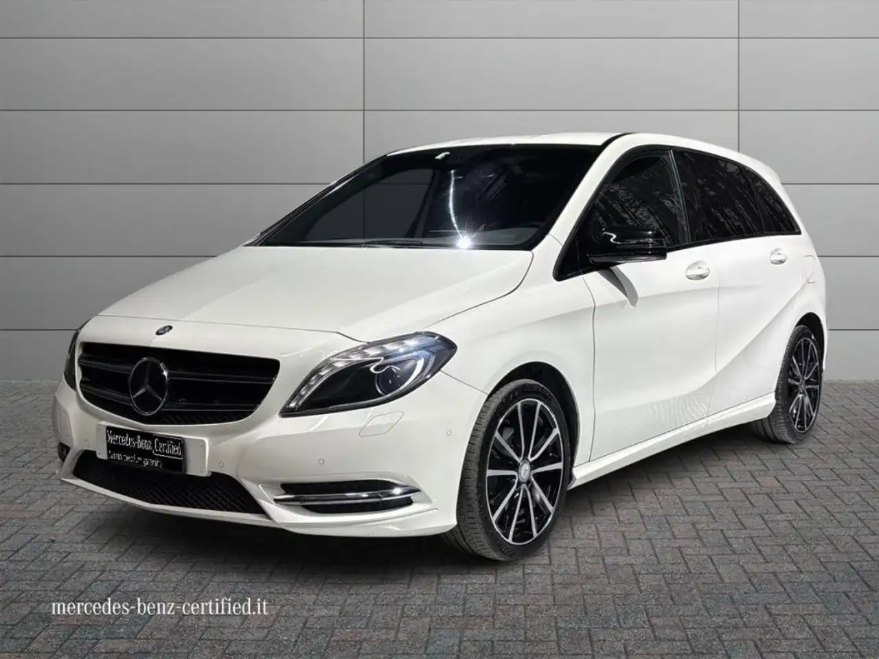Mercedes-Benz B 180