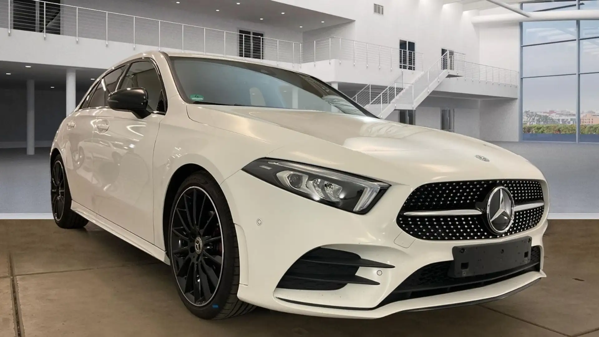 Mercedes-Benz A 200 d AMG LED BiColor-Leder AHK Ambi Nav Kamera Weiß - 1