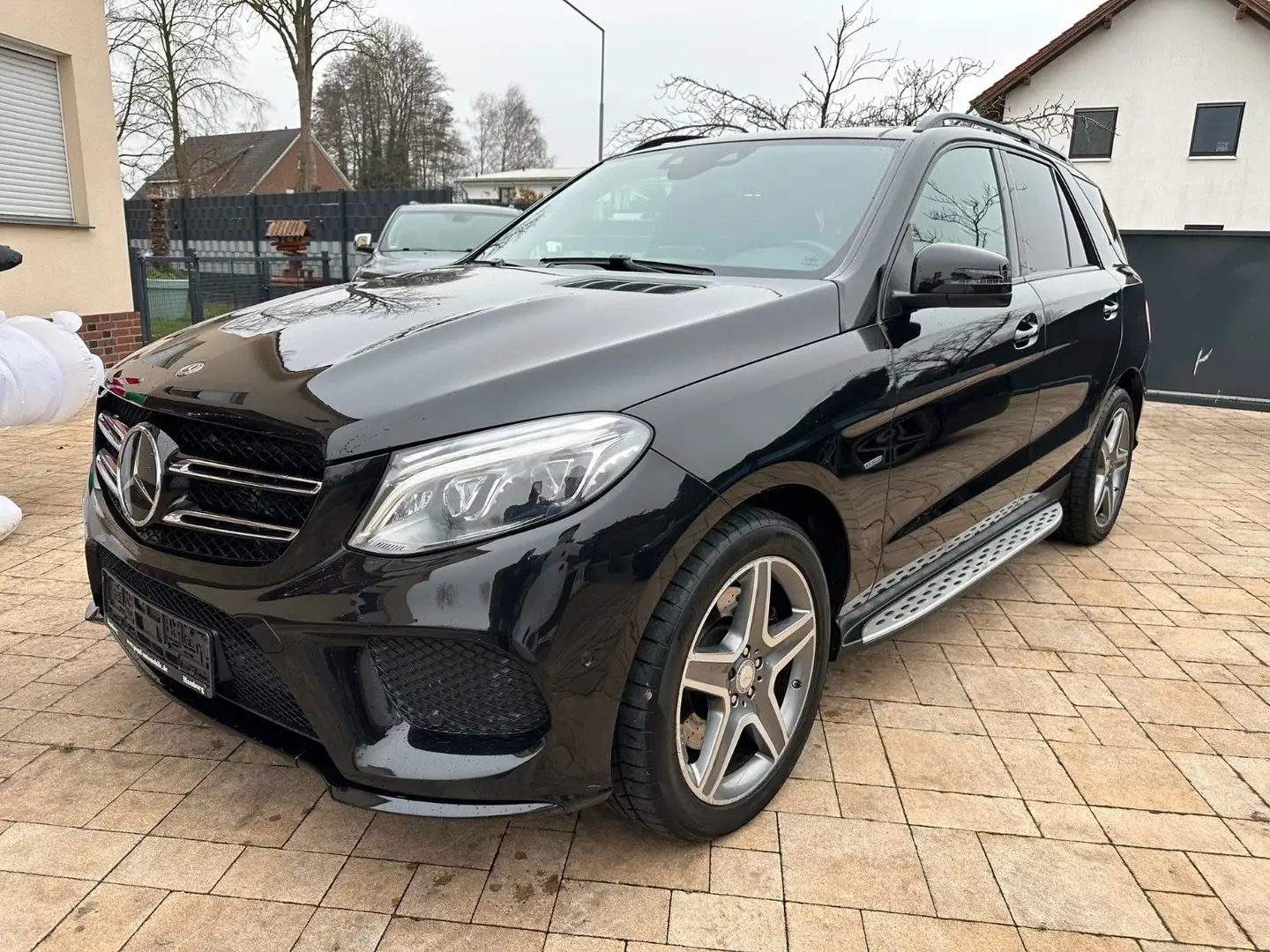 Mercedes-Benz GLE 500 e 4Matic+AMG Styling+Panorama+Rückf+ Schwarz - 1