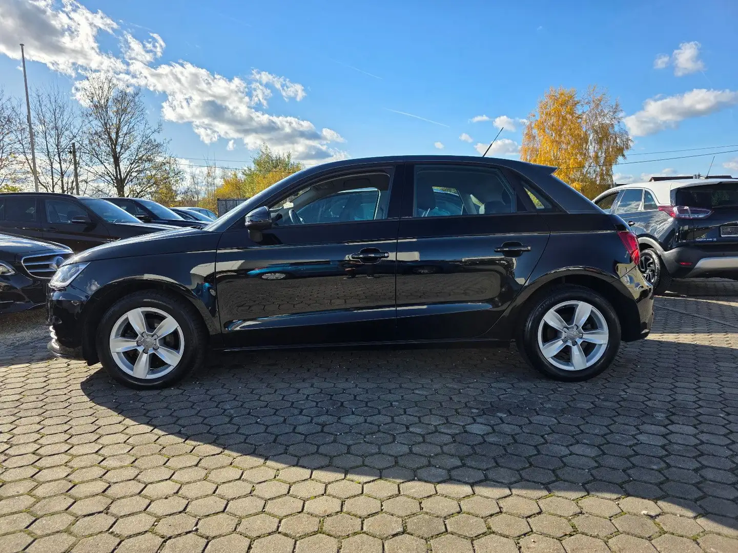 Audi A1 Sportback basis/TÜV NEU Schwarz - 2