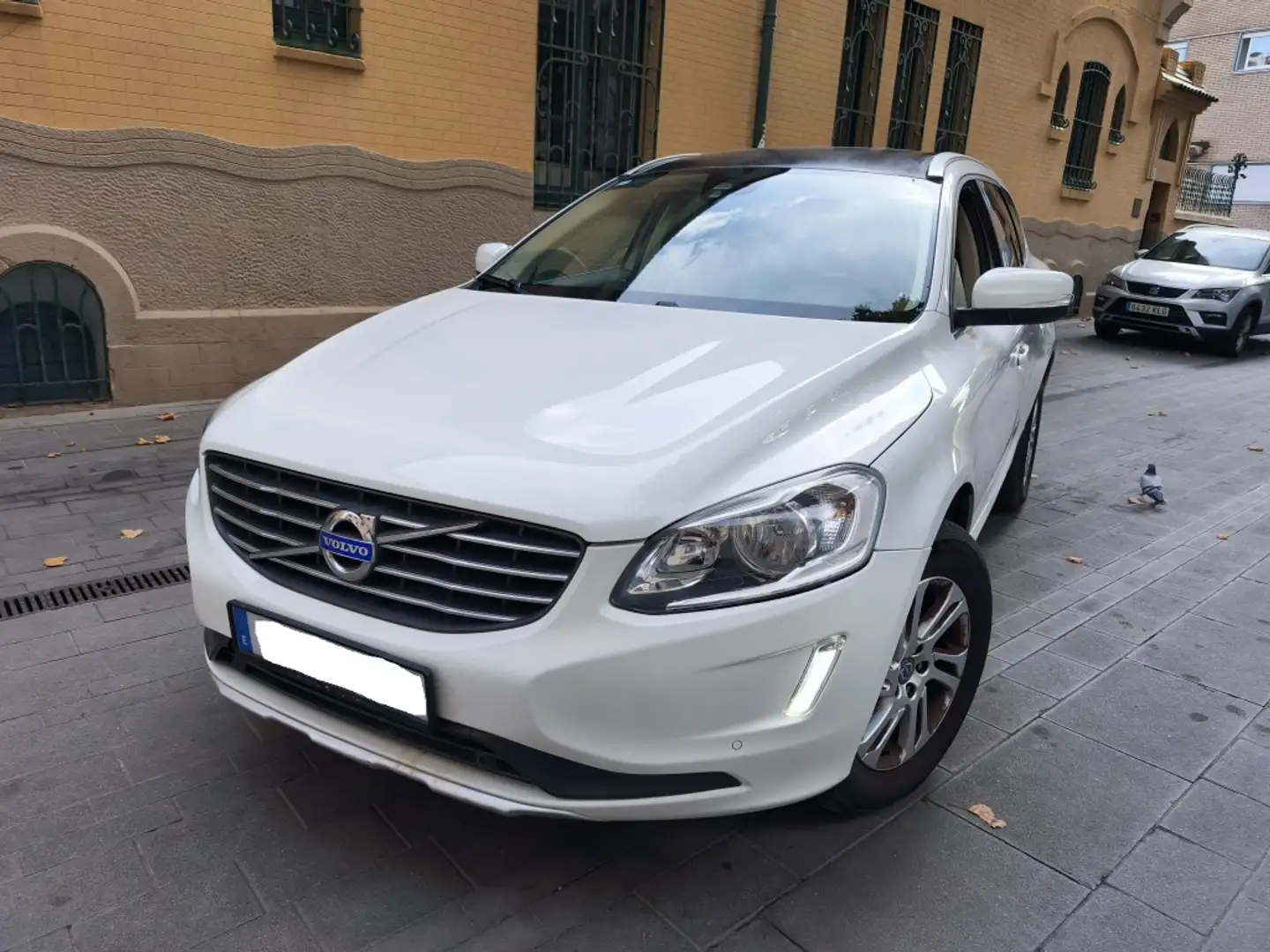 Volvo XC60 T5 Momentum Aut. 245 Blanco - 1