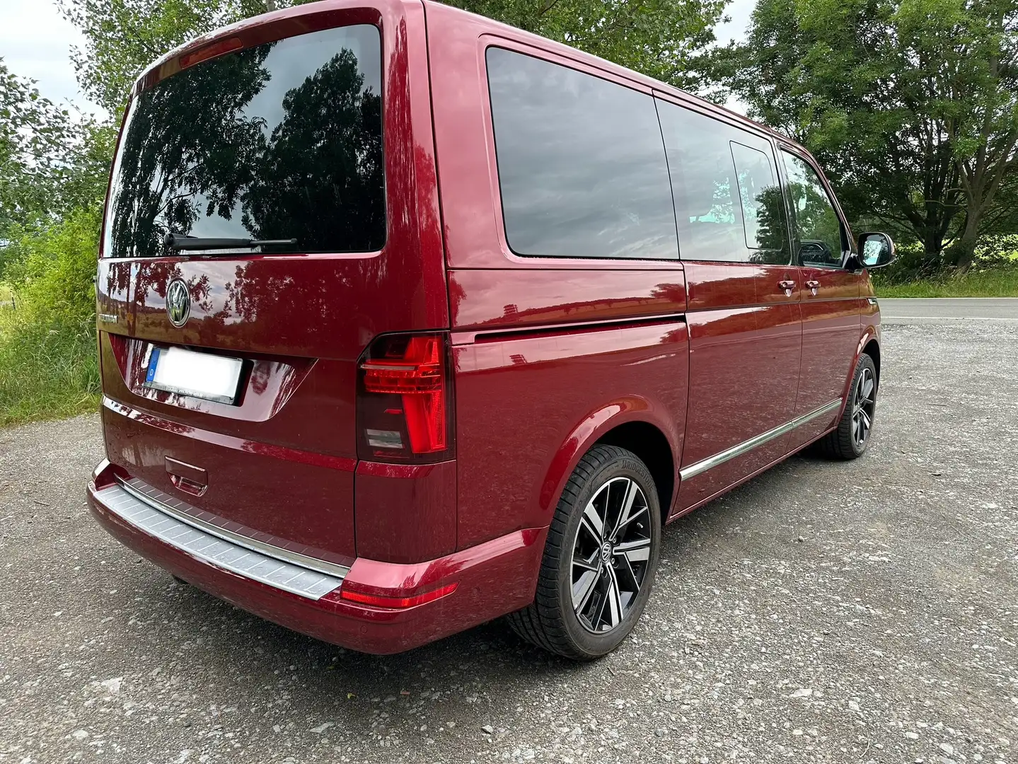 Volkswagen T6.1 Multivan Highline AHK ACC NAVI Standheizung TOP Zustand Rojo - 2
