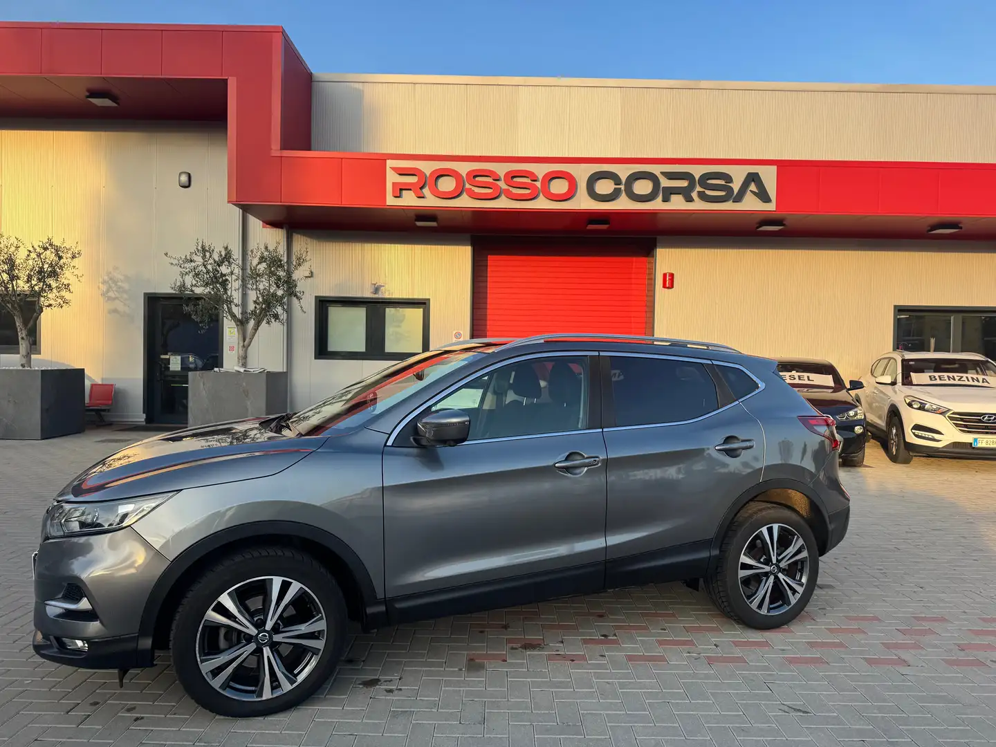 Nissan Qashqai 1.6dci N-Connecta 2wd 130cv xtronic UNIPRO Gris - 1