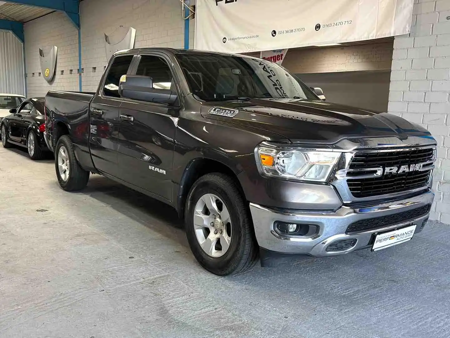 Dodge RAM Big Horn 5,7 Hemi Top AHK Grau - 2