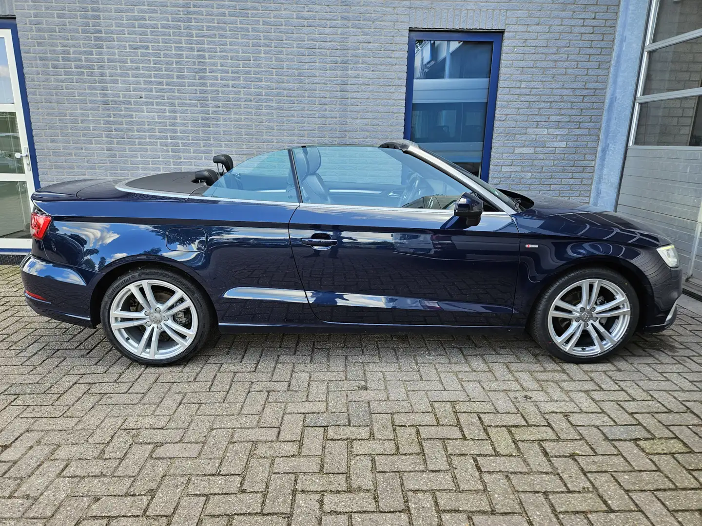 Audi A3 Cabriolet 1.4 TFSI S-line Sport Pro Inclusief Afle Blauw - 2