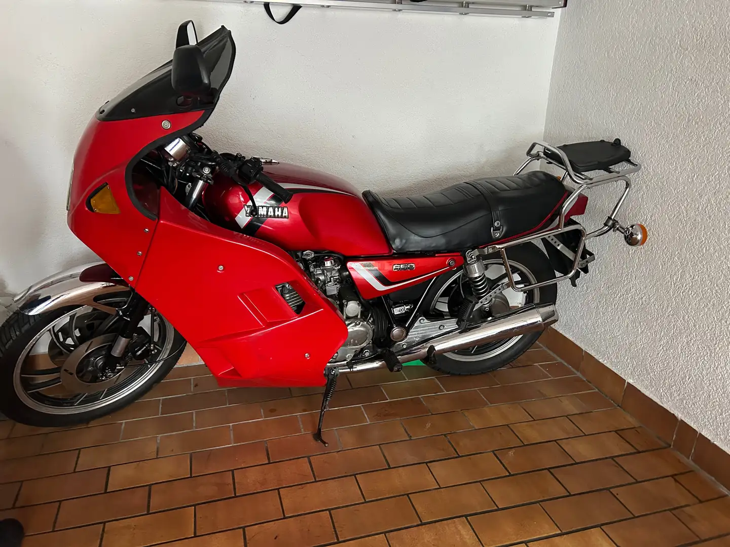 Yamaha XJ 650 crvena - 2