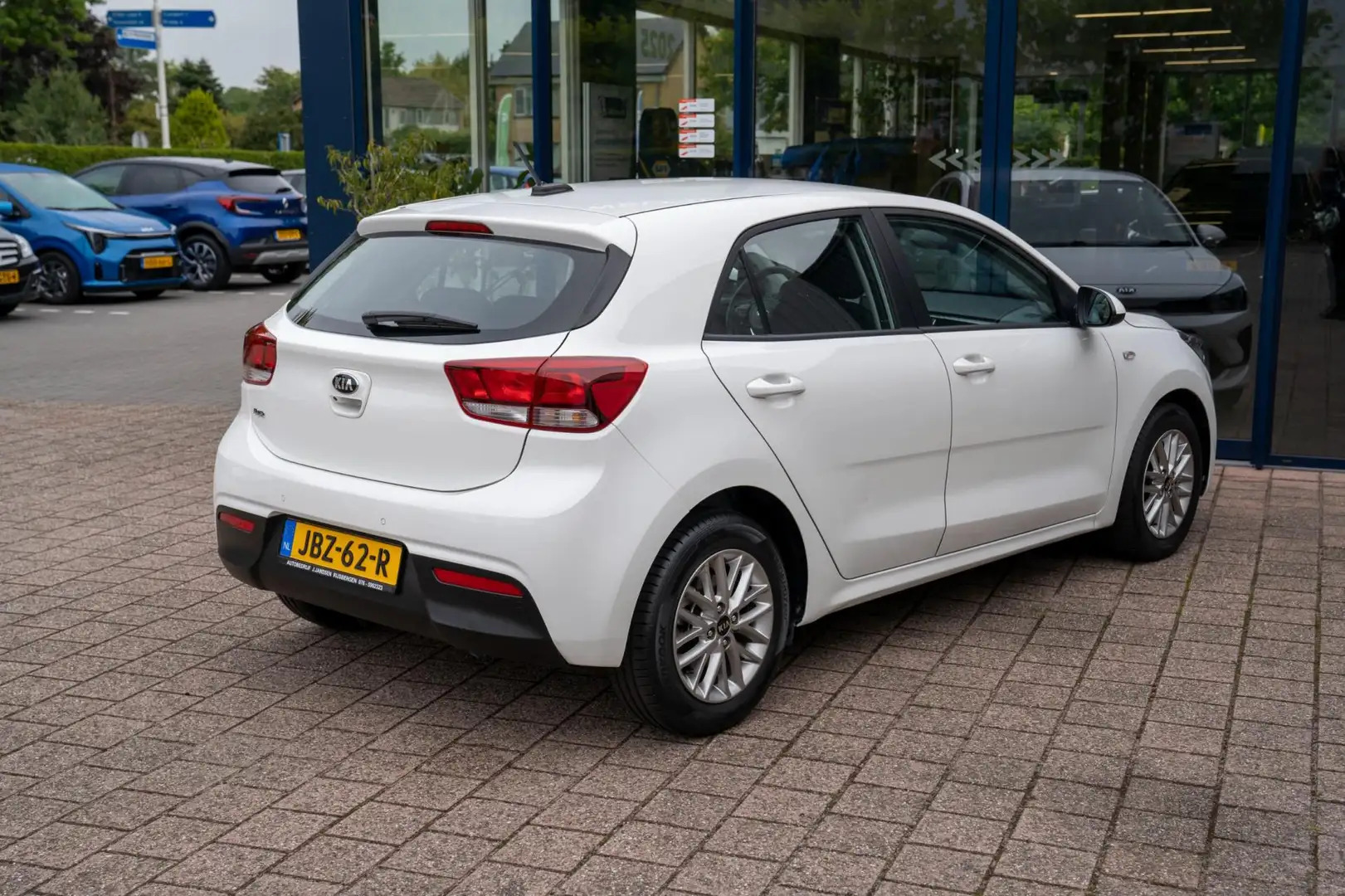 Kia Rio Active 1.2 84pk | Prijs rijklaar incl. 12 mnd gara Wit - 2