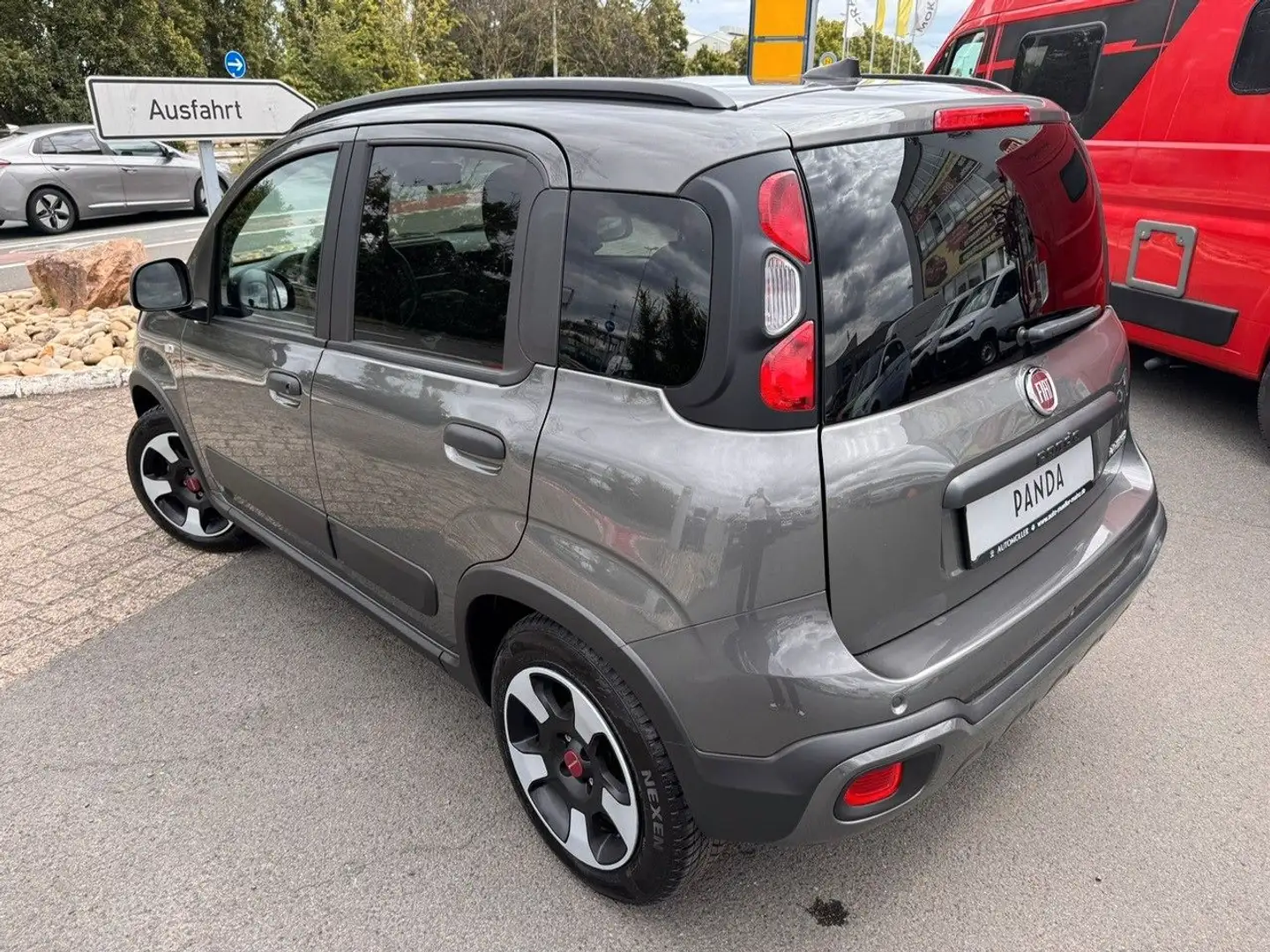 Fiat Panda Cross 1.0(69PS) Klima, PDC, SHZ Grau - 2