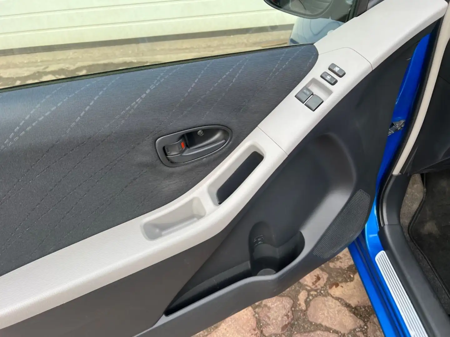 Toyota Yaris Yaris 1.3 AutomatikSol Blau - 2