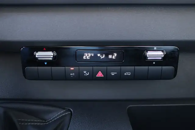 Mercedes-Benz Sprinter view 15
