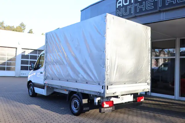 Mercedes-Benz Sprinter view 4