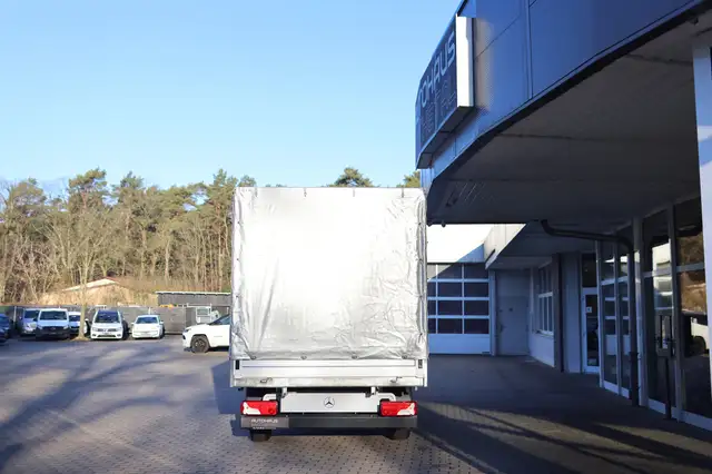 Mercedes-Benz Sprinter view 5