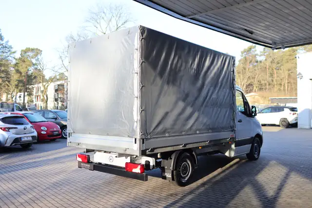 Mercedes-Benz Sprinter view 6