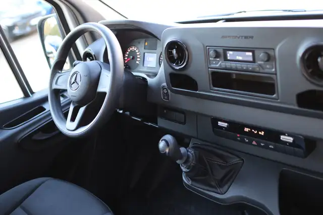 Mercedes-Benz Sprinter view 8