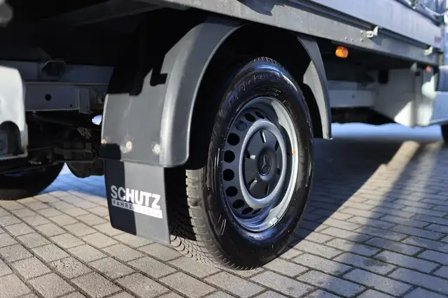 Mercedes-Benz Sprinter view 7