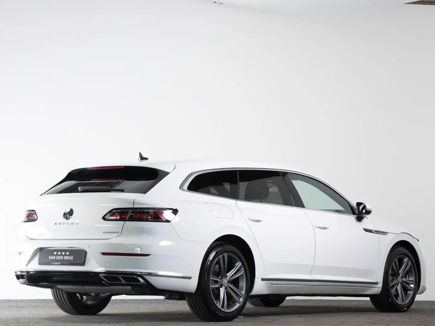 Volkswagen Arteon Shooting Brake R-Line 1.4 TSI 218 PK DSG eHybrid | Wit - 2