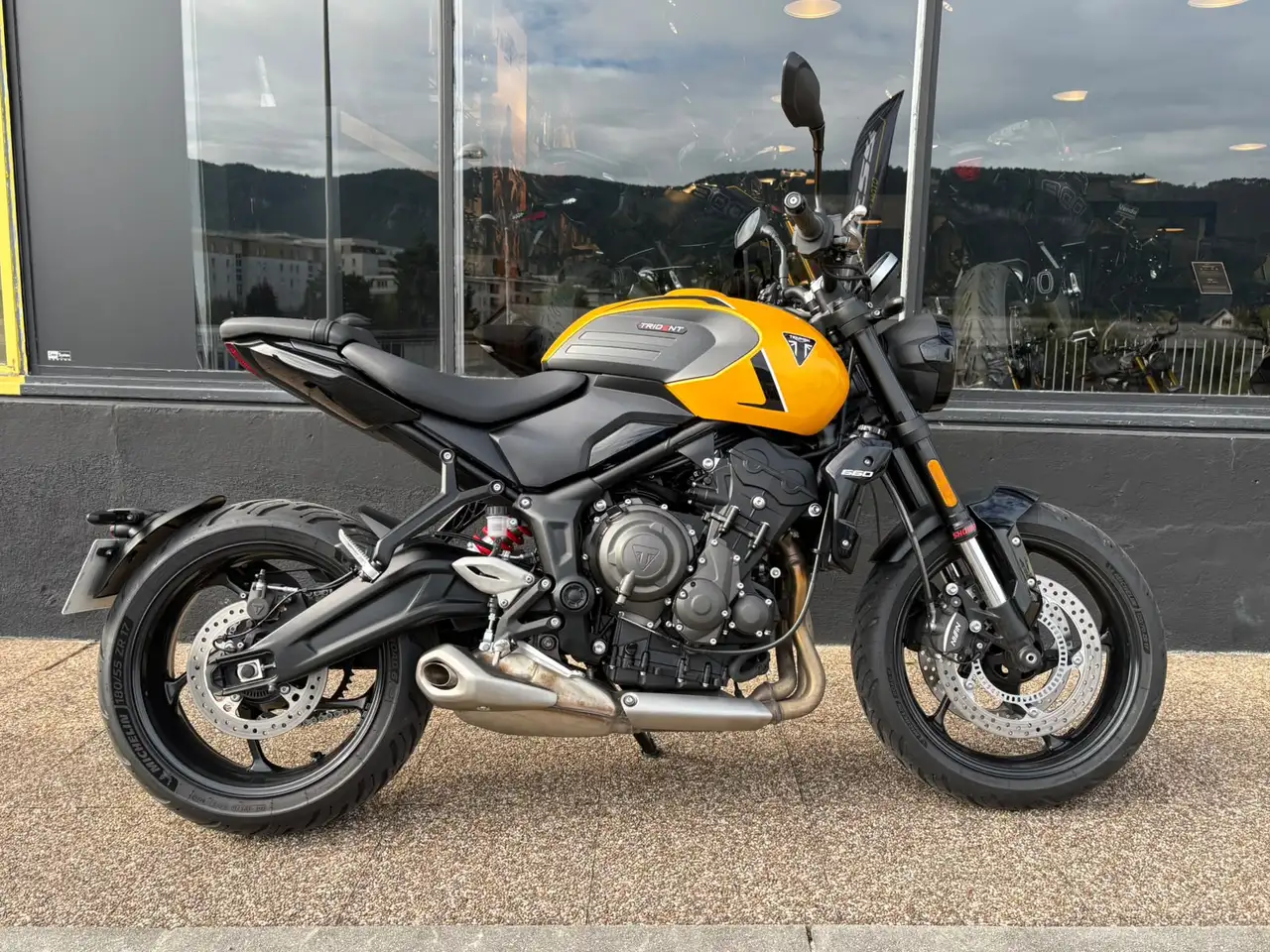 Triumph Trident 660