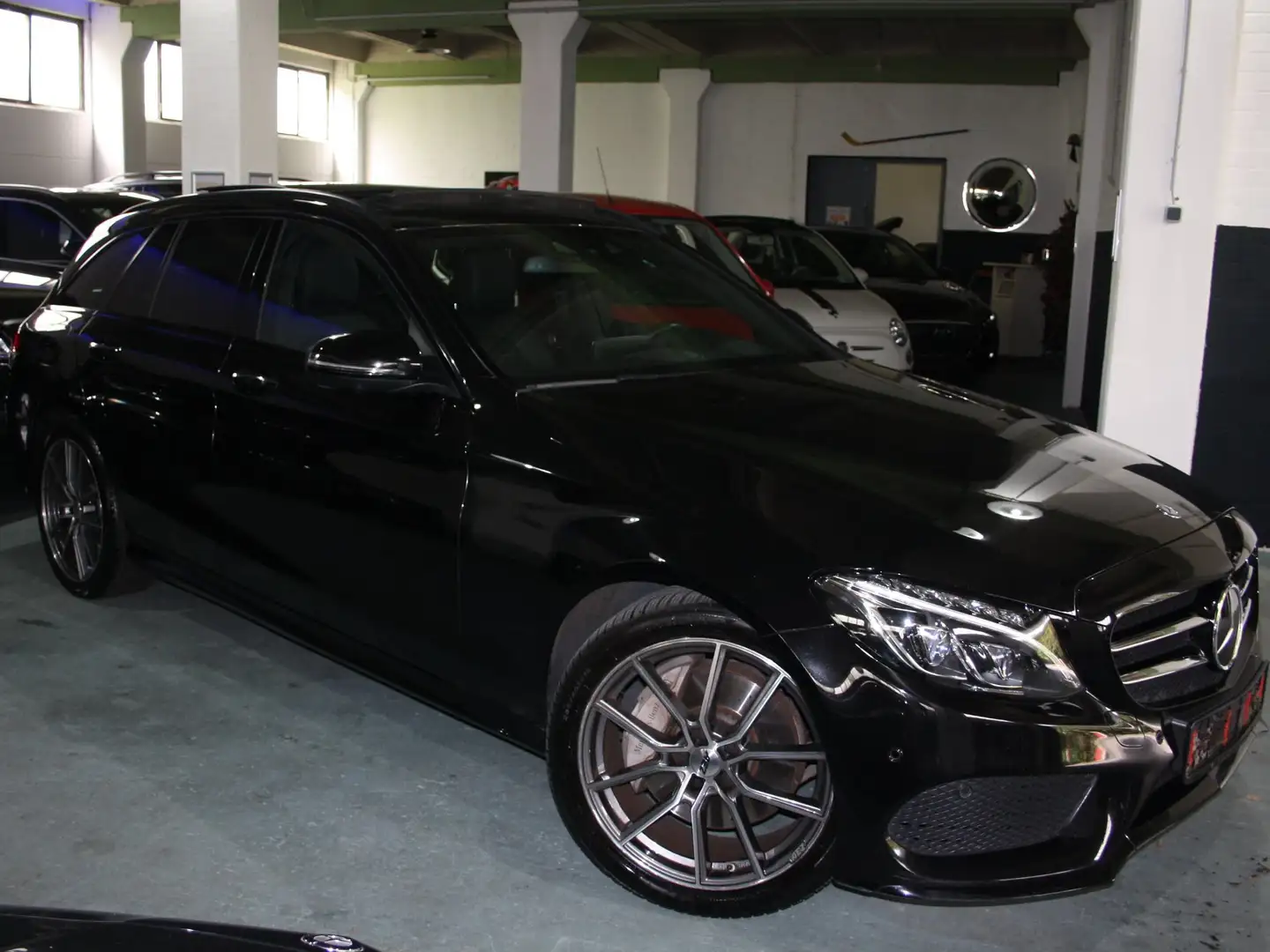 Mercedes-Benz C 250 AMG/2.HD/Scheckheft/Pano/360°/TÜV&SERVICE Noir - 1