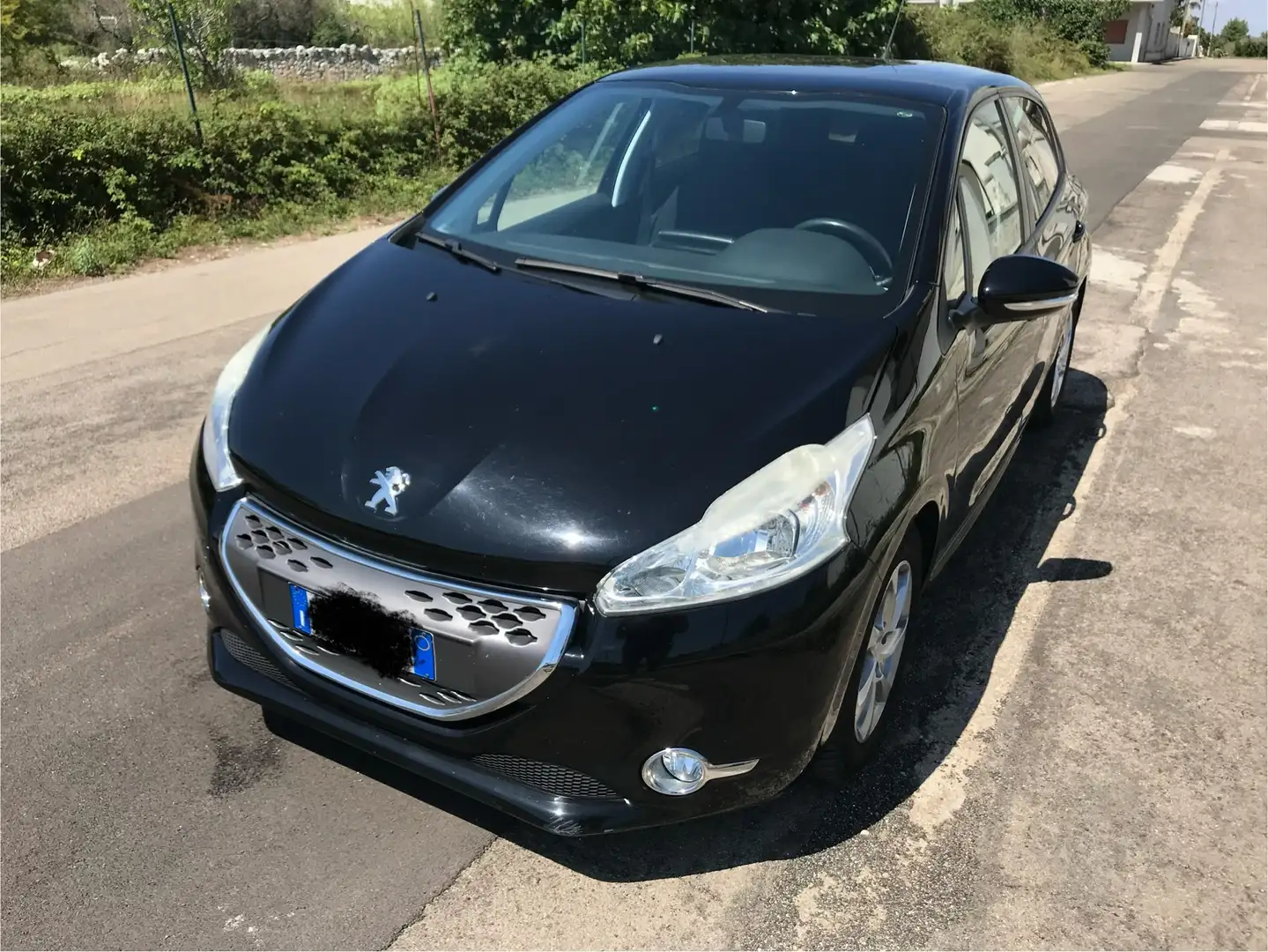 Peugeot 208 208 I 2013 5p 1.4 e-hdi 8v Active s Zwart - 1