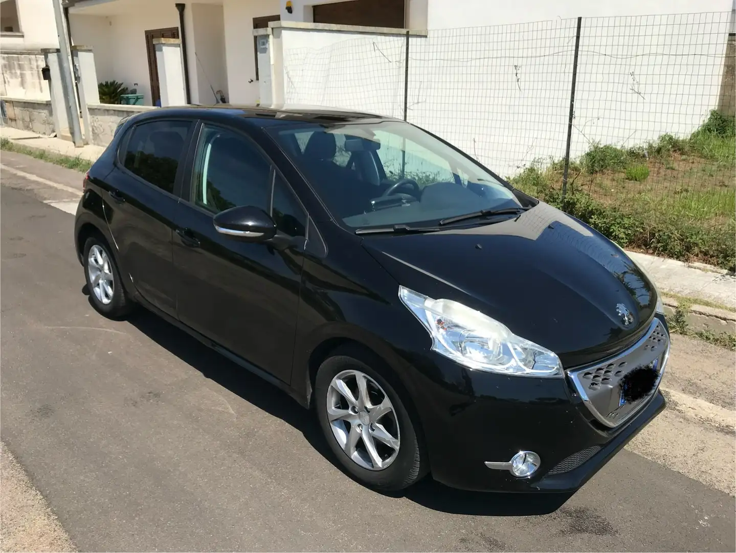 Peugeot 208 208 I 2013 5p 1.4 e-hdi 8v Active s Zwart - 2
