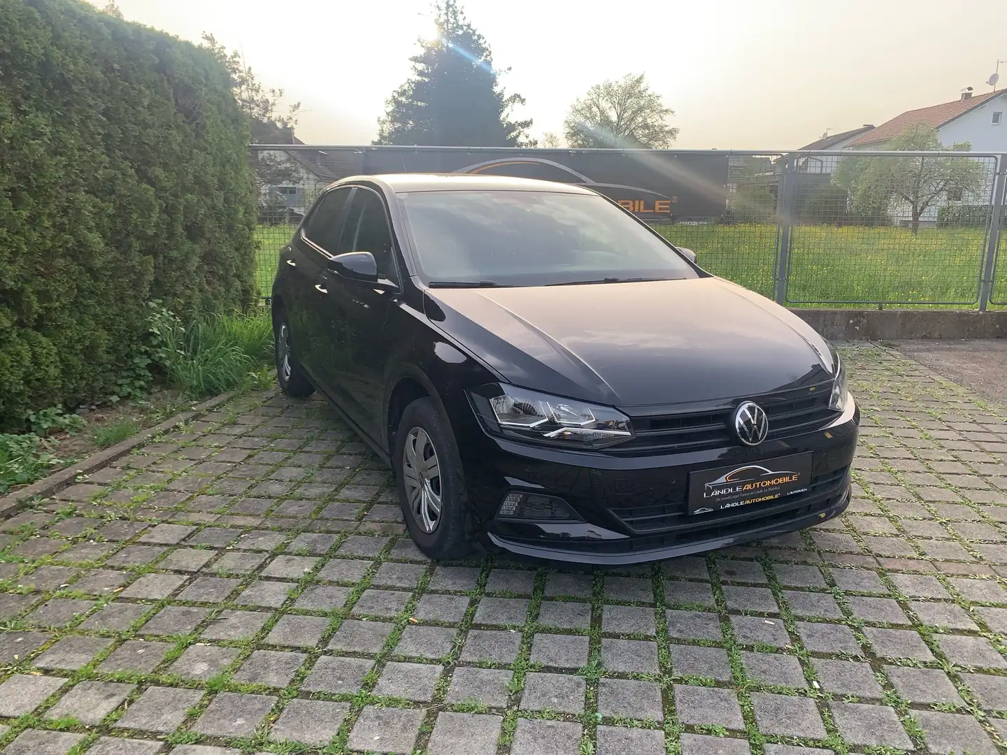 Volkswagen Polo 1.0 ACTIVE Zwart - 2